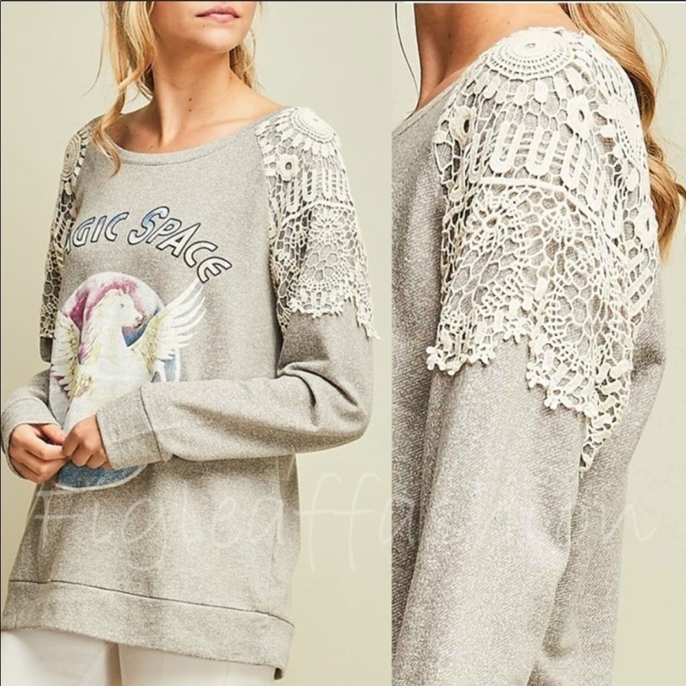 𝅺🍭GRAPHIC Sweatshirt with Lace Detail